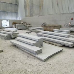 合肥 整石台阶（大面火烧+侧面自然面），出货前厂内拼装