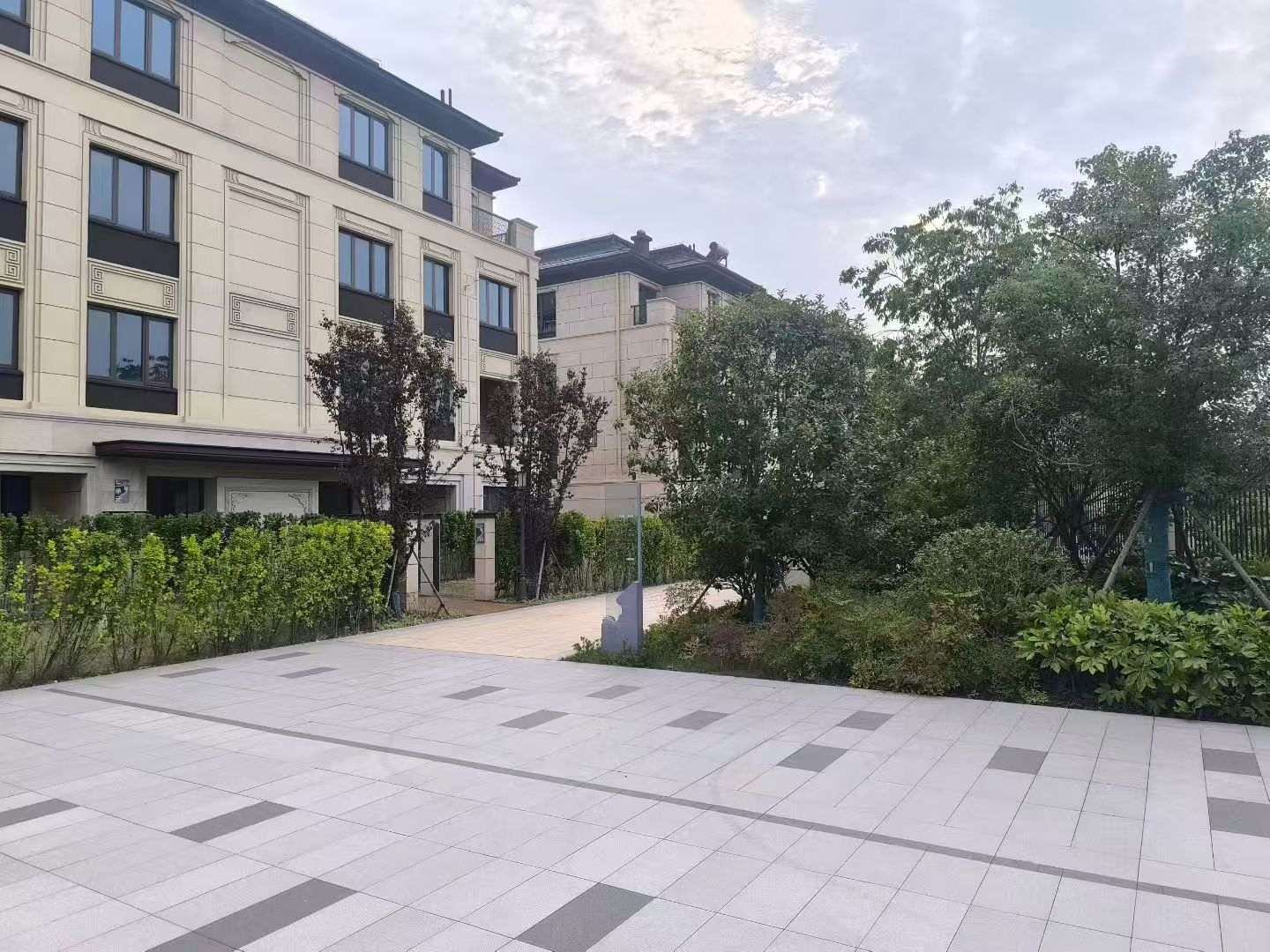 合肥 芝麻白与芝麻白搭配铺装，尺寸1200*600