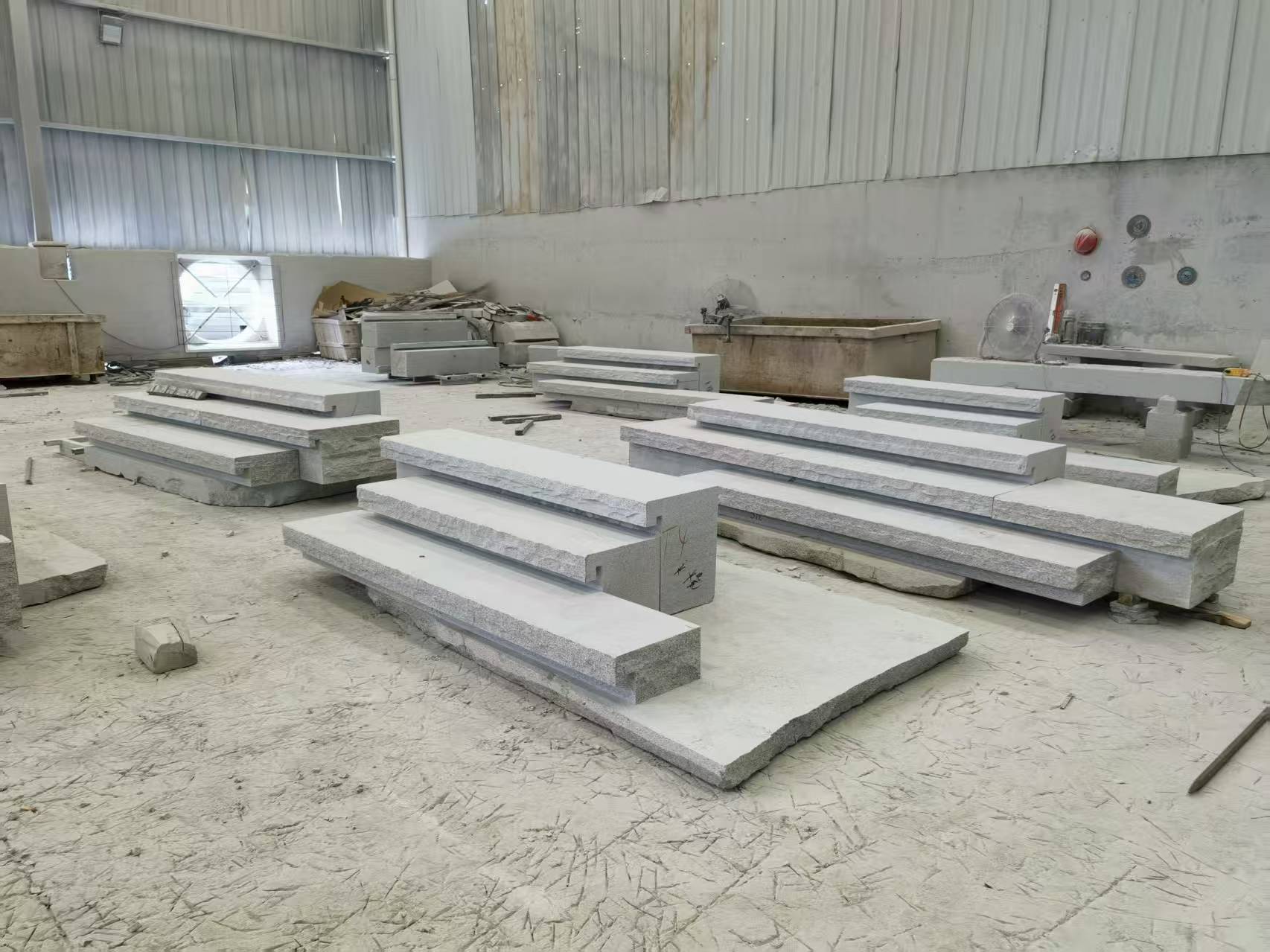 合肥 整石台阶（大面火烧+侧面自然面），出货前厂内拼装