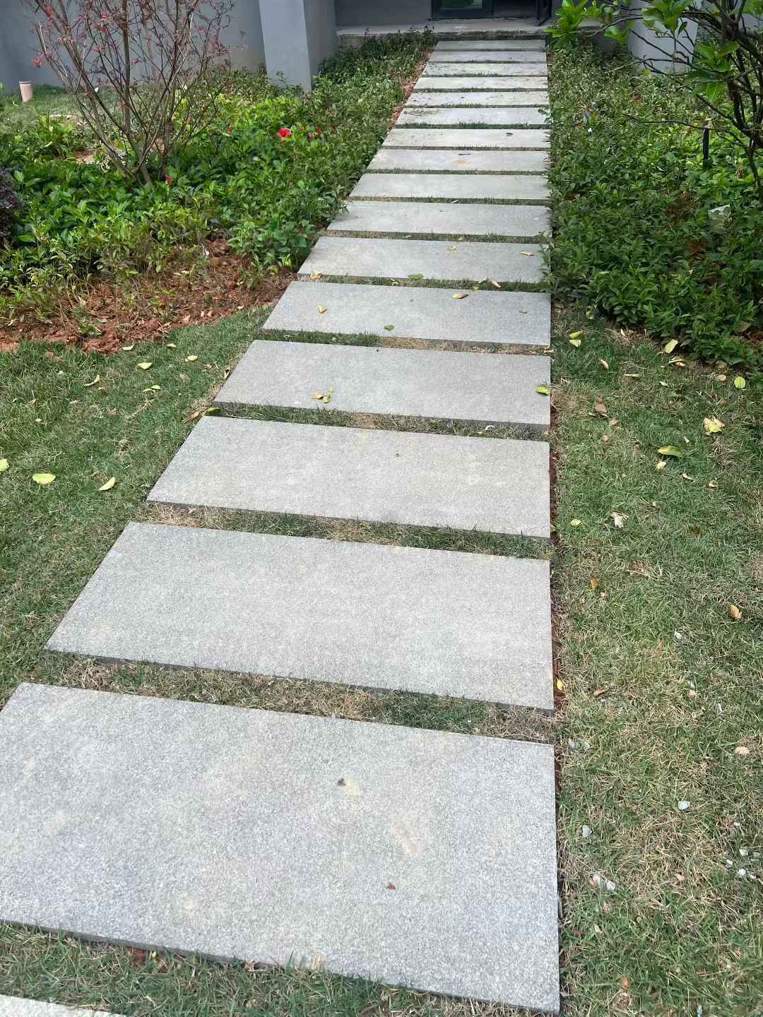 合肥 芝麻黑小区踏步、汀步石铺装效果