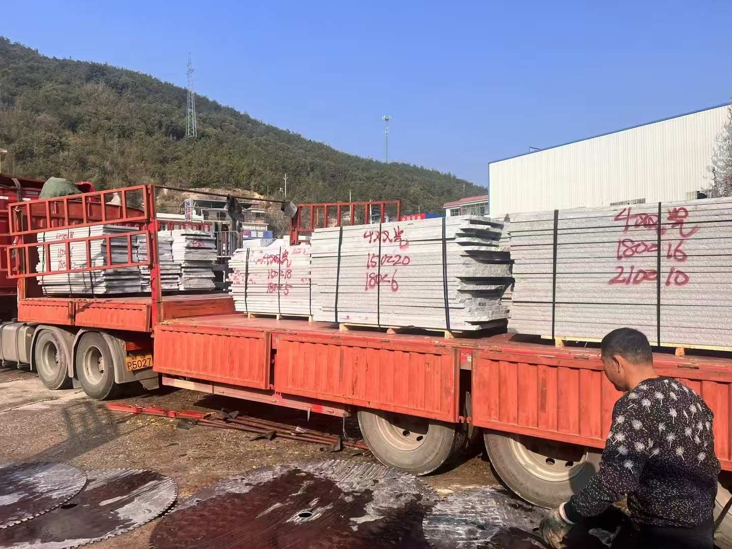 合肥 芝麻灰花岗岩光面毛板出货日常