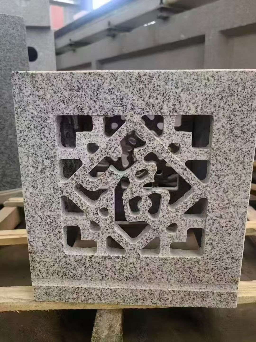 合肥 芝麻白花岗岩镂空雕花灯笼